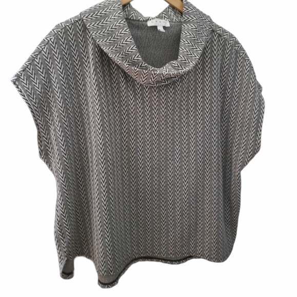 Black and white print top - Picture 1 of 3